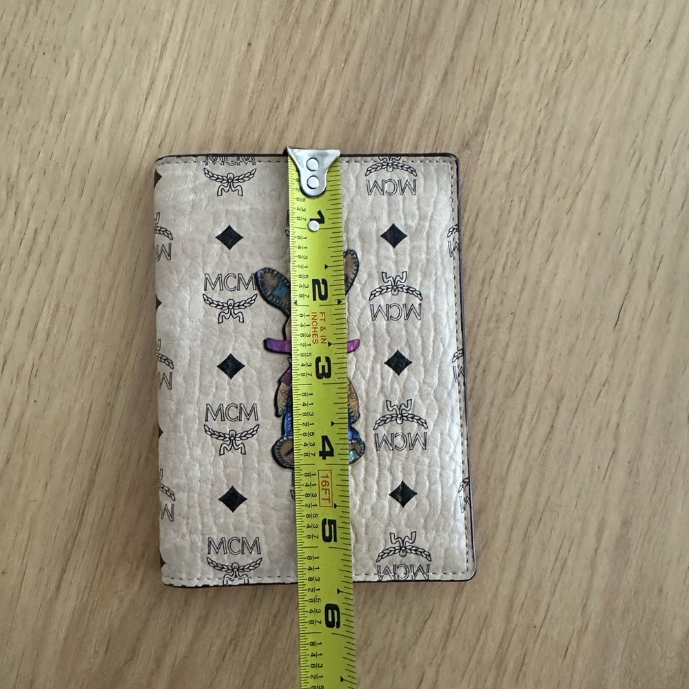 MCM limited passport holder - Picture 8 of 9